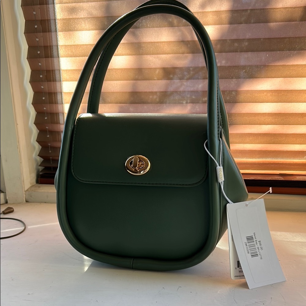 NWT: Green Handbag/ Purse with Strap